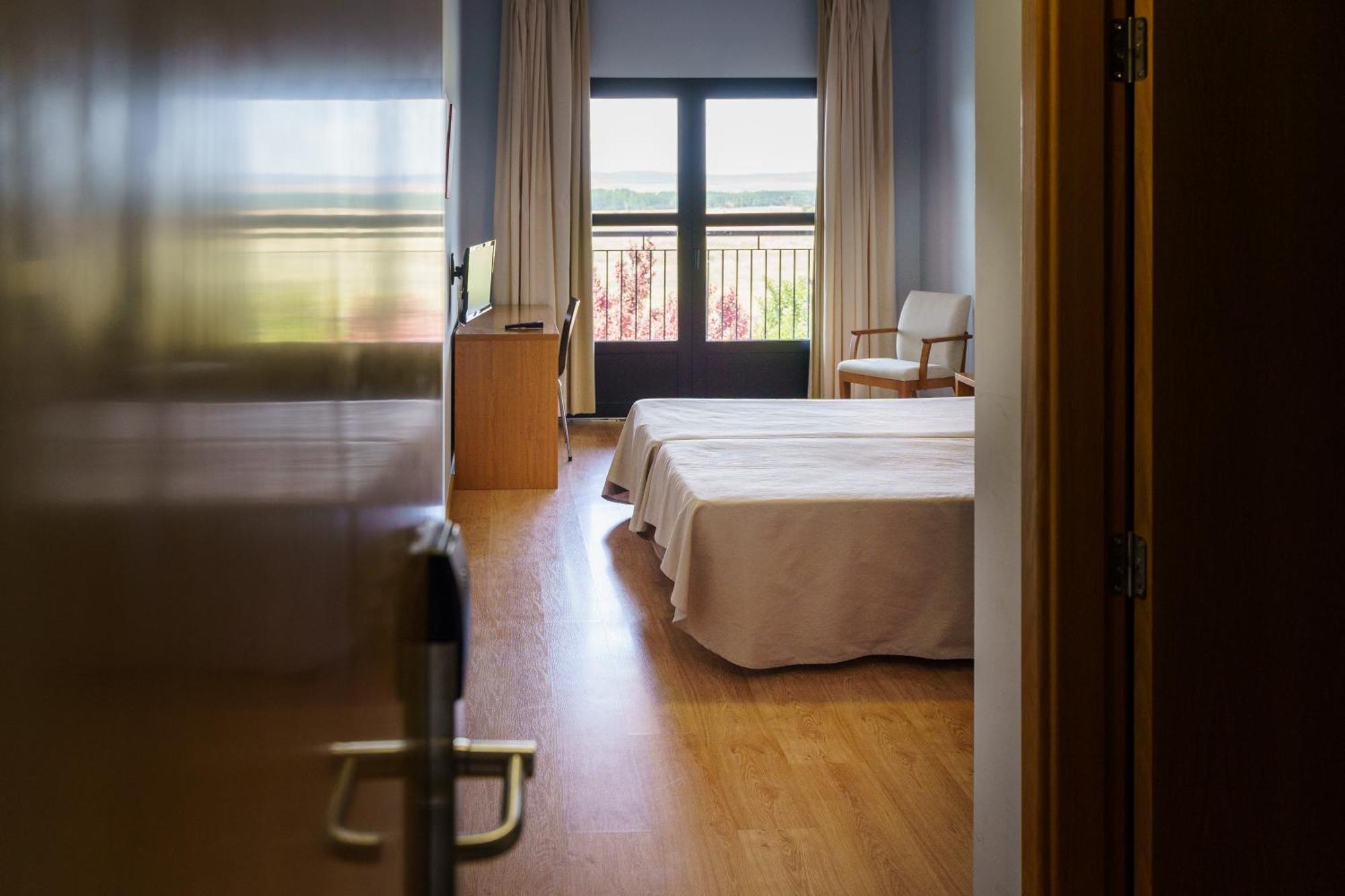 As Monreal Del Campo Hotel Exterior photo
